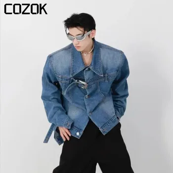  Мужской джинсовой куртки высокого уровня Корейская мода 2023 Винтаж Отложной воротник Металлическая пряжка Однобортное мужское короткое пальто