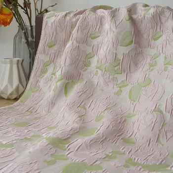 Тисненая маленькая розовая цветочная пряжа Окрашенная жаккардовая ткань Мягкая юбка для девочек Декоративная швейная ткань на полметра